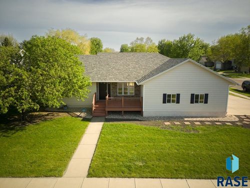 4421 E 38th St Street, Sioux Falls, SD, 57103-6569 | Card Image