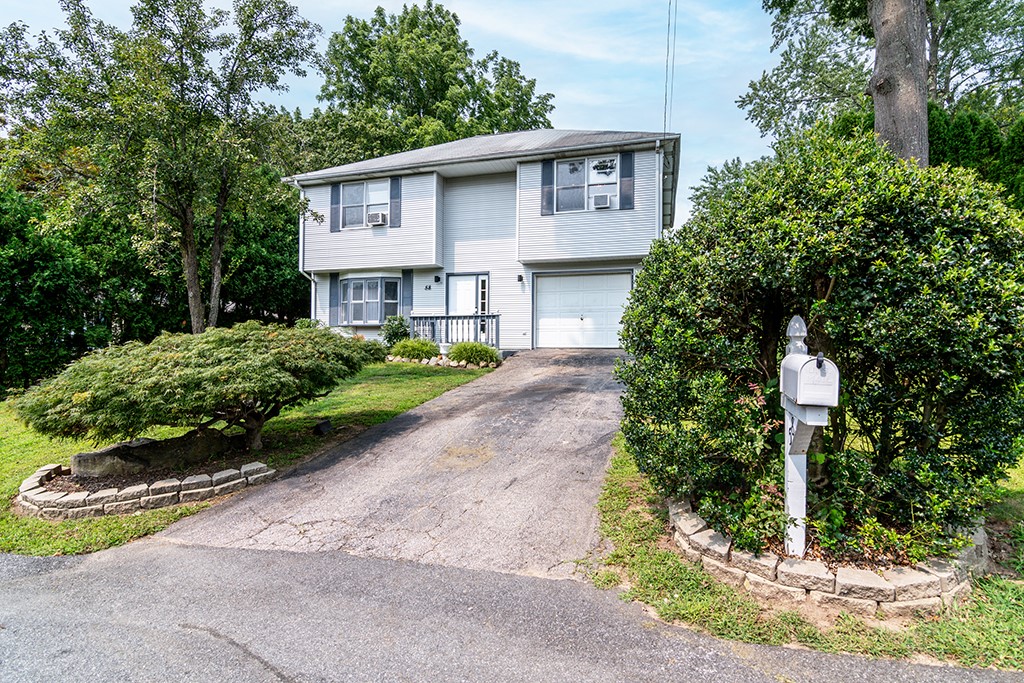 Sophia Dr, Warwick, RI 02886