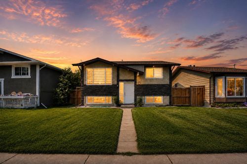 115 Abingdon Cres Ne, Calgary, AB, T2A6W8 | Card Image