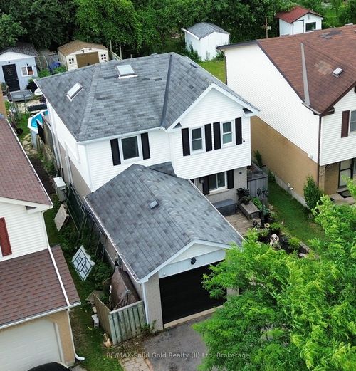 18 Camrose Crt, Kitchener, ON, N2M5J4 | Card Image