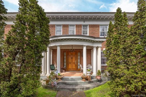 127 Beverly Rd, Little Neck, NY, 11363-1121 | Card Image