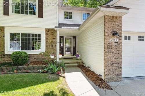 2149 Laurel Oak Dr, Howell, MI, 48855-7676 | Card Image