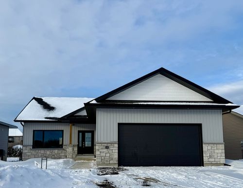 19 Jade Ave, Petawawa, ON, K8H0E5 | Card Image