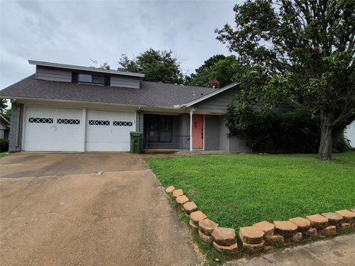 744 Willow St, Hurst, TX, 76053-5538 | Card Image