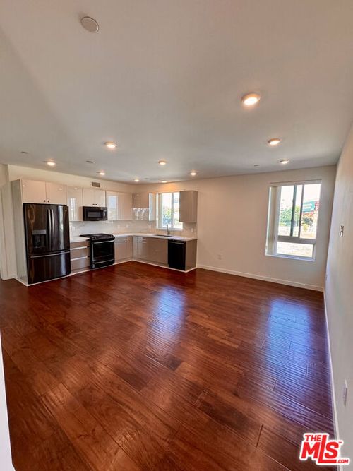 5531 La Mirada Ave, LOS ANGELES, CA, 90038-2207 | Card Image