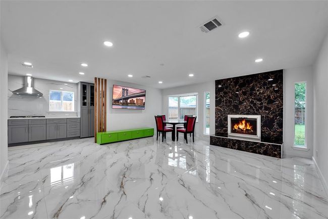 1906 Night Star Ln, House other with 4 bedrooms, 2 bathrooms and 2 parking in Houston TX | Image 4