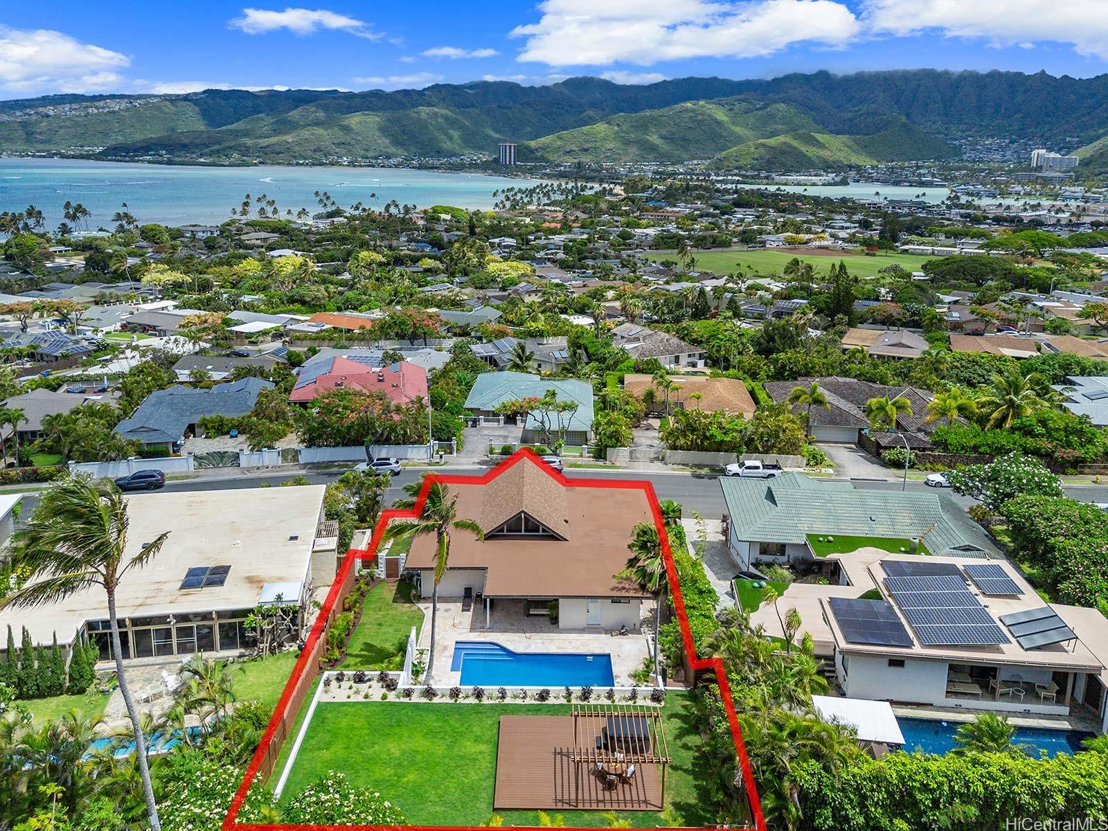 Poipu Dr, Honolulu, HI 96825