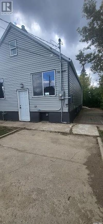 511 Main St, House other with 3 bedrooms, 2 bathrooms and null parking in Oxbow SK | Image 3