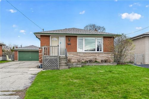 135 Nugent Drive, Hamilton, ON, L8H2N3 | Card Image