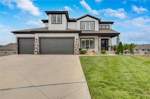 809 N Maple Ct, Lone Jack, MO, 64070-9318 | Card Image