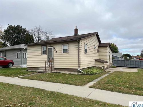 923 7th Ave N, Saint James, MN, 56081-1612 | Card Image
