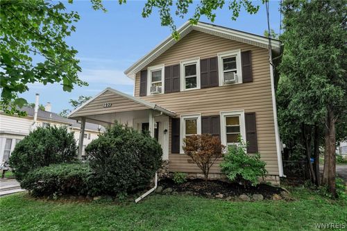 192 Pine St, Lockport, NY, 14094-4402 | Card Image