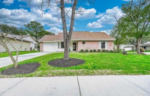 915 W Primrose Meadows Cir, Pearland, TX, 77584-2047 | Card Image