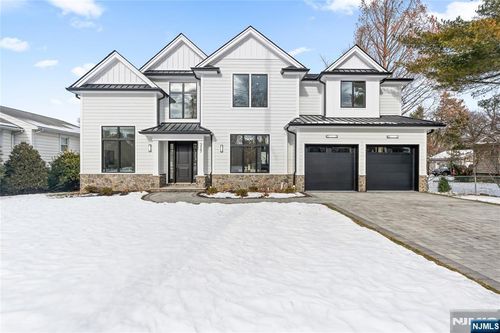 327 Harristown Rd, Glen Rock, NJ, 07452-2807 | Card Image