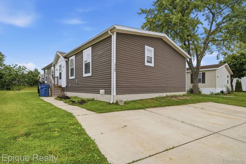 17107 Detroiter Ave, Davisburg, MI, 48350-1139 | Card Image