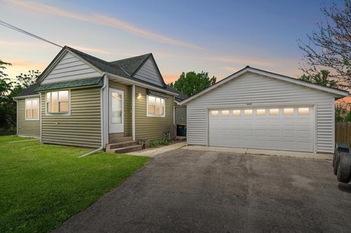 2028 W Oakwood Road, Oak Creek, WI, 53154 | Card Image