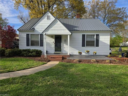 111 Rhyne Ave, Winston Salem, NC, 27127-5133 | Card Image