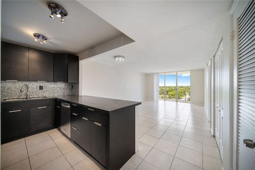 609-16740 Ne 9th Ave, North Miami Beach, FL, 33162-2527 | Card Image