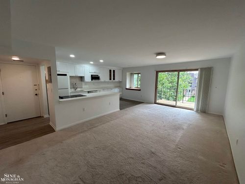 330 Riviera Dr, Saint Clair Shores, MI, 48080-3010 | Card Image