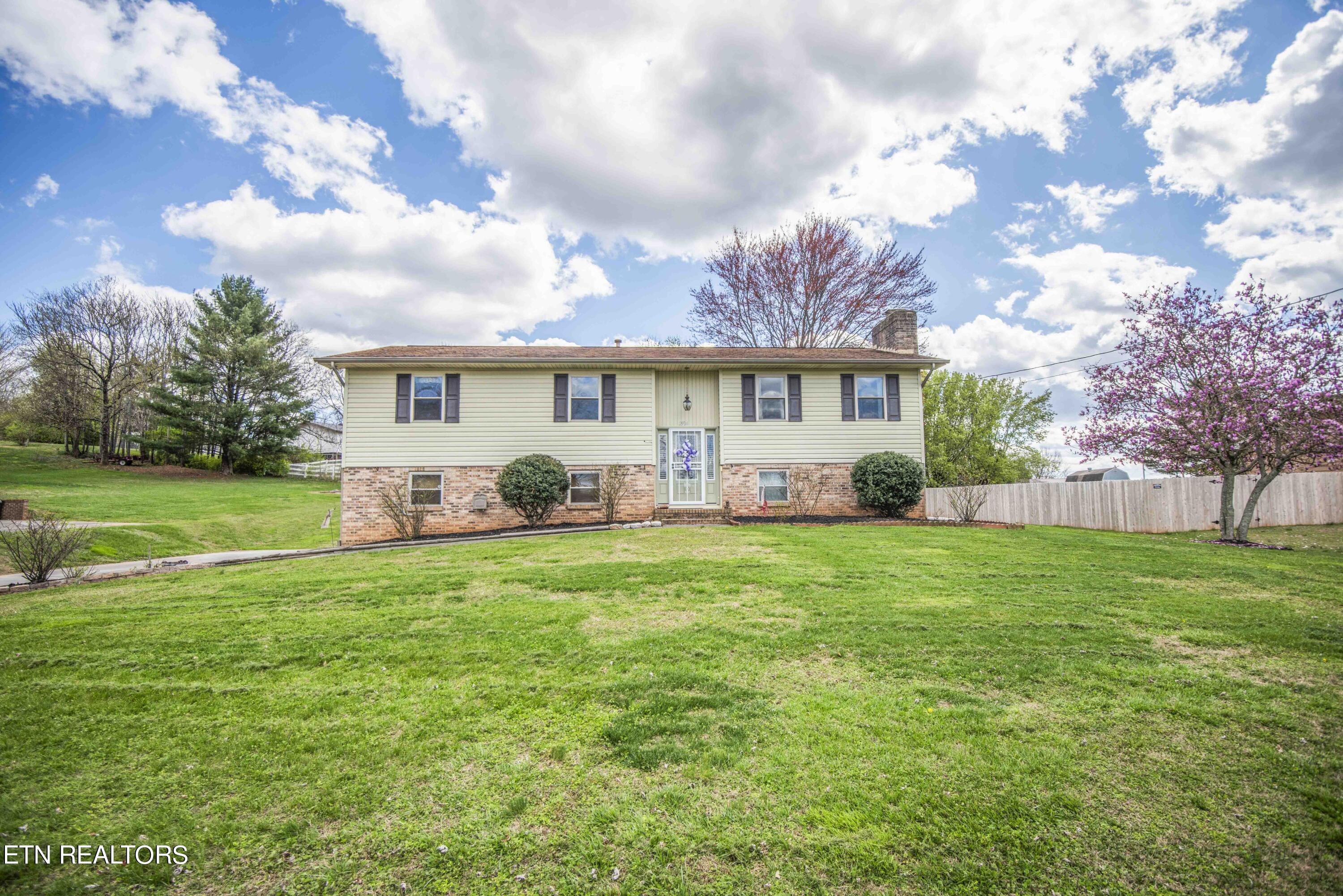 Hills Dr, Maryville, TN 37803