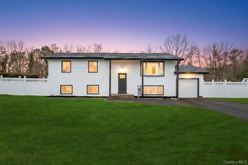 191 Ridge Rd, Wyandanch, NY, 11798-1041 | Card Image