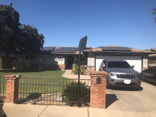 739 W Bloomingdale Ave, Dinuba, CA, 93618-3245 | Card Image