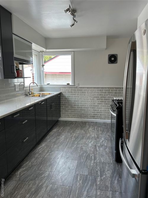 8816 Salem, Redford, MI, 48239-1547 | Card Image