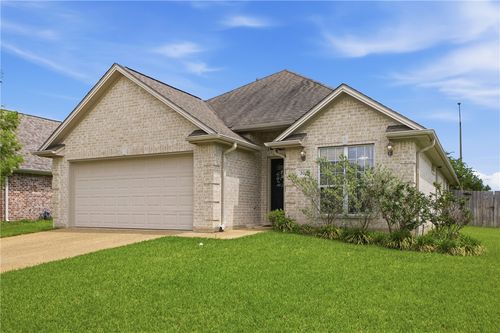 300 Robelmont Dr, College Station, TX, 77845-4043 | Card Image