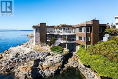 303 Plaskett Pl, Home with 4 bedrooms, 4 bathrooms and 3 parking in Esquimalt BC | Image 1