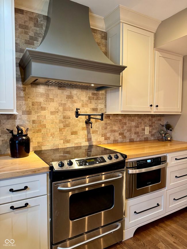 RANGE WITH POT-FILLER AND VENT EXHAUSTED TO EXTERIOR | Image 11