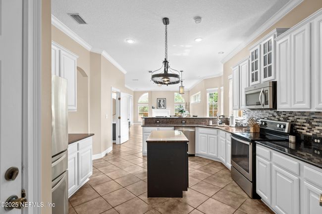 13764 Shady Woods St N, House other with 3 bedrooms, 3 bathrooms and null parking in Jacksonville FL | Image 13