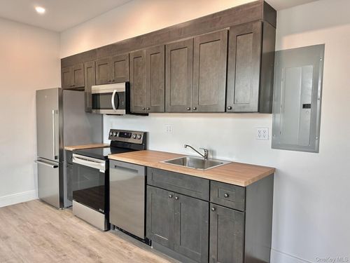 207-362 W Merrick Rd, Valley Stream, NY, 11580-5344 | Card Image