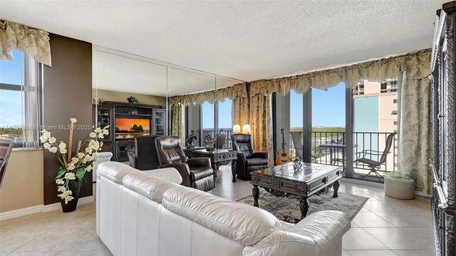 APT-907 - 322 Buchanan St, Condo with 2 bedrooms, 2 bathrooms and null parking in Hollywood FL | Image 19