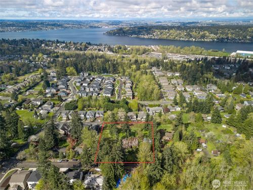 8213 118th Ave Se, Newcastle, WA, 98056-1722 | Card Image