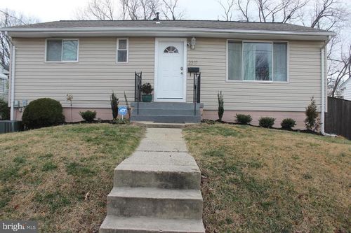 2317 Roslyn Ave, DISTRICT HEIGHTS, MD, 20747-3348 | Card Image