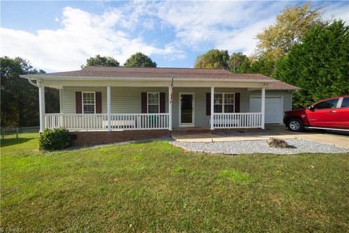 2146 Redberry Ln, Conover, NC, 28613-8143 | Card Image