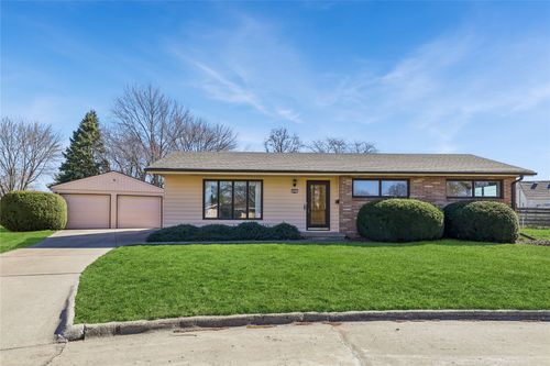 401 7th Street Pl Sw, Altoona, IA, 50009-1614 | Card Image