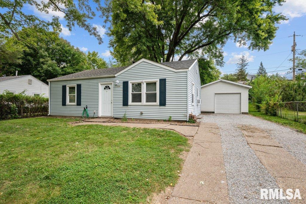 69th St, Davenport, IA 52806