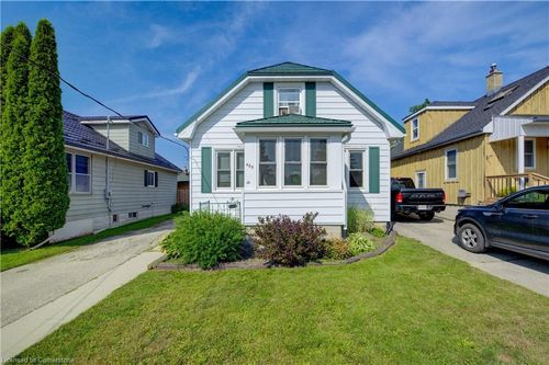 465 John St, Mount Forest, ON, N0G2L3 | Card Image