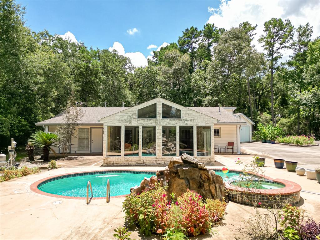 Washington Ave, Montgomery, TX 77316