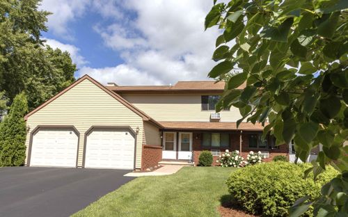 73 University Dr, Fond Du Lac, WI, 54935-2917 | Card Image