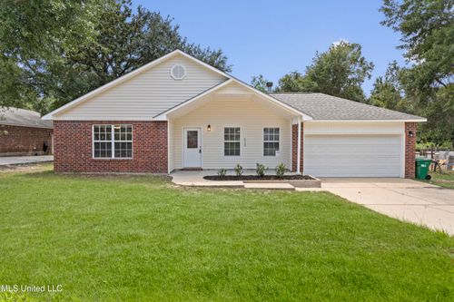 8909 Mermaid Ave, Ocean Springs, MS, 39564-7301 | Card Image