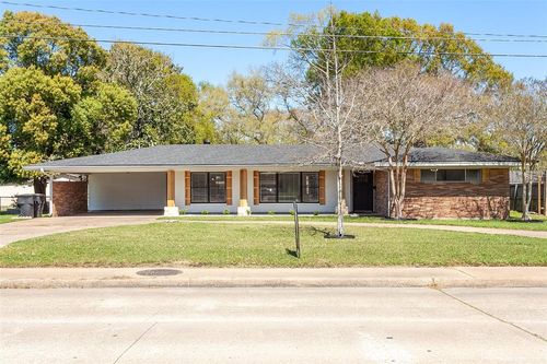 524 N 27th St, Nederland, TX, 77627-6910 | Card Image