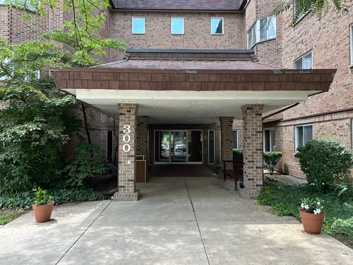 apt-419-300 S Roselle Rd, Schaumburg, IL, 60193-1624 | Card Image