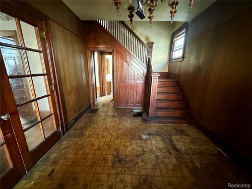 255 Poplar St, Wyandotte, MI, 48192-4646 | Card Image