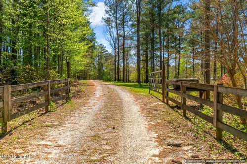 21959 Highway 80, Hickory, MS, 39332-2000 | Card Image