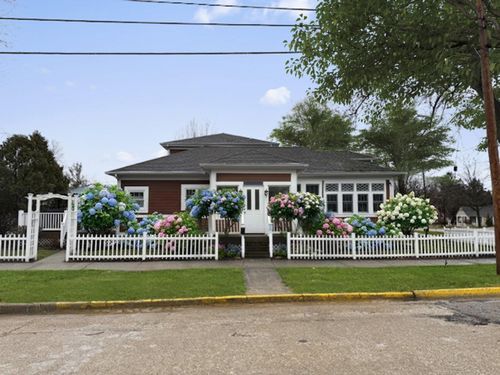 202 Oak St, South Haven, MI, 49090-1023 | Card Image