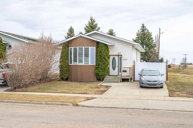1201 49 Avenue, Home with 5 bedrooms, 2 bathrooms and 1 parking in Lloydminster SK | Image 1