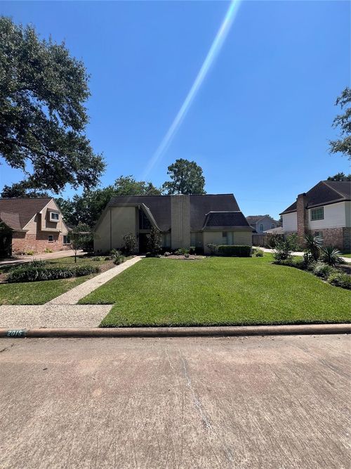 2015 Hamlin Valley Dr, Houston, TX, 77090-2018 | Card Image