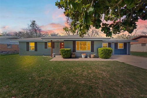 104 E Santa Anna Dr, Robinson, TX, 76706-4823 | Card Image